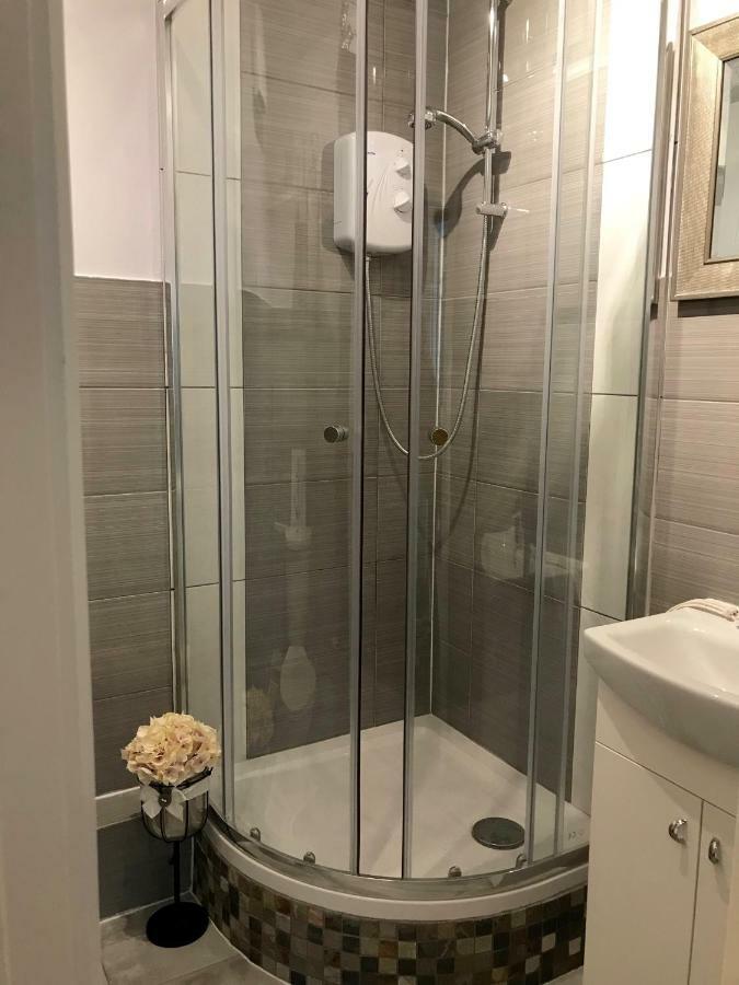 Modern Boutique Studio Apartment 伯恩茅斯 外观 照片